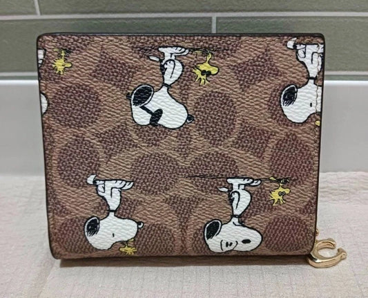 COACH x PEANUTS Snoopy & Woodstock Print Signature Snap Wallet – New